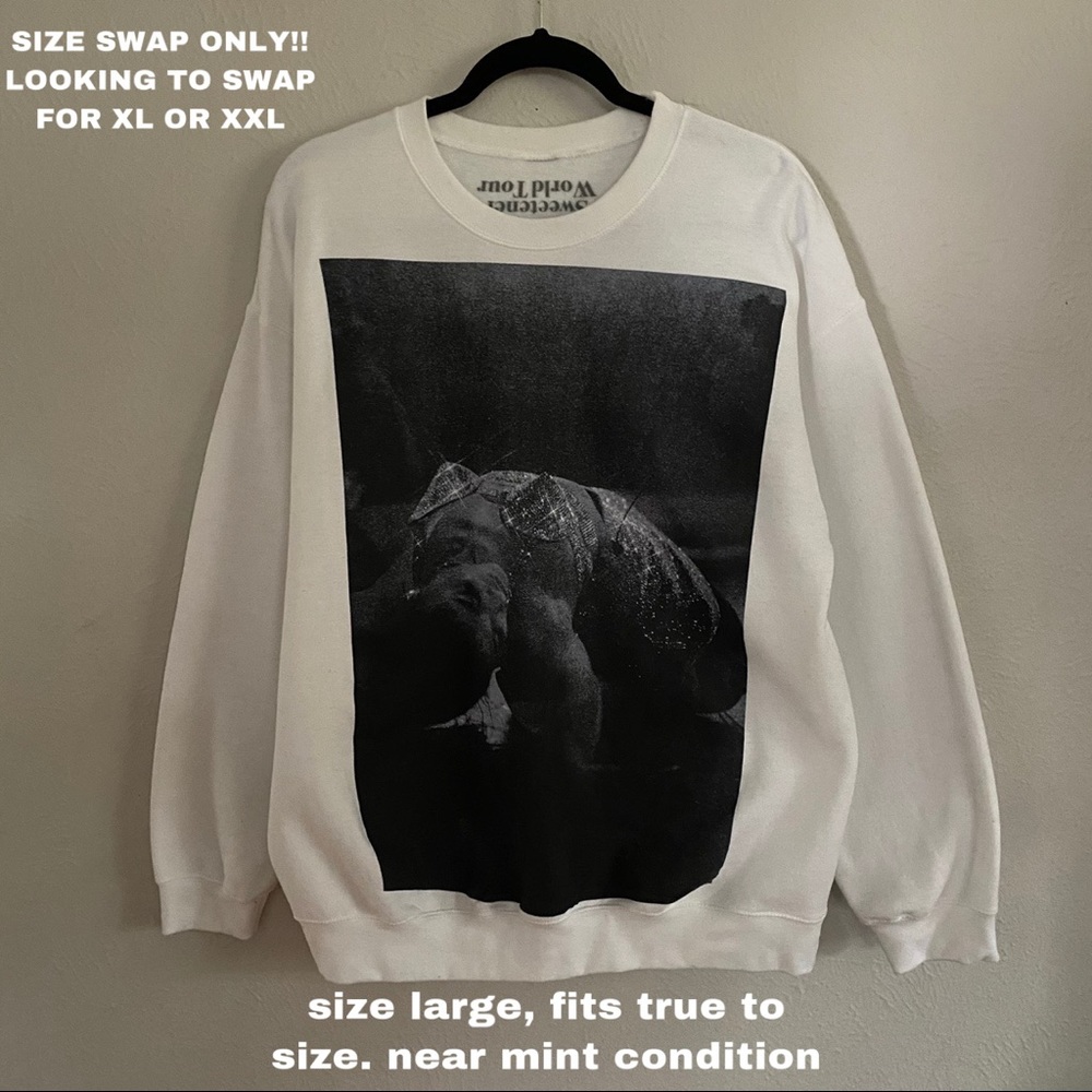 ARIANA GRANDE LIVE IN EUROPE CREWNECK // SIZE SWAP